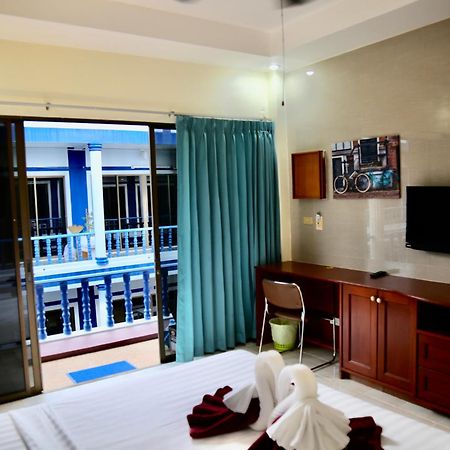 The Club Inn - Pantai Kamala Bagian luar foto