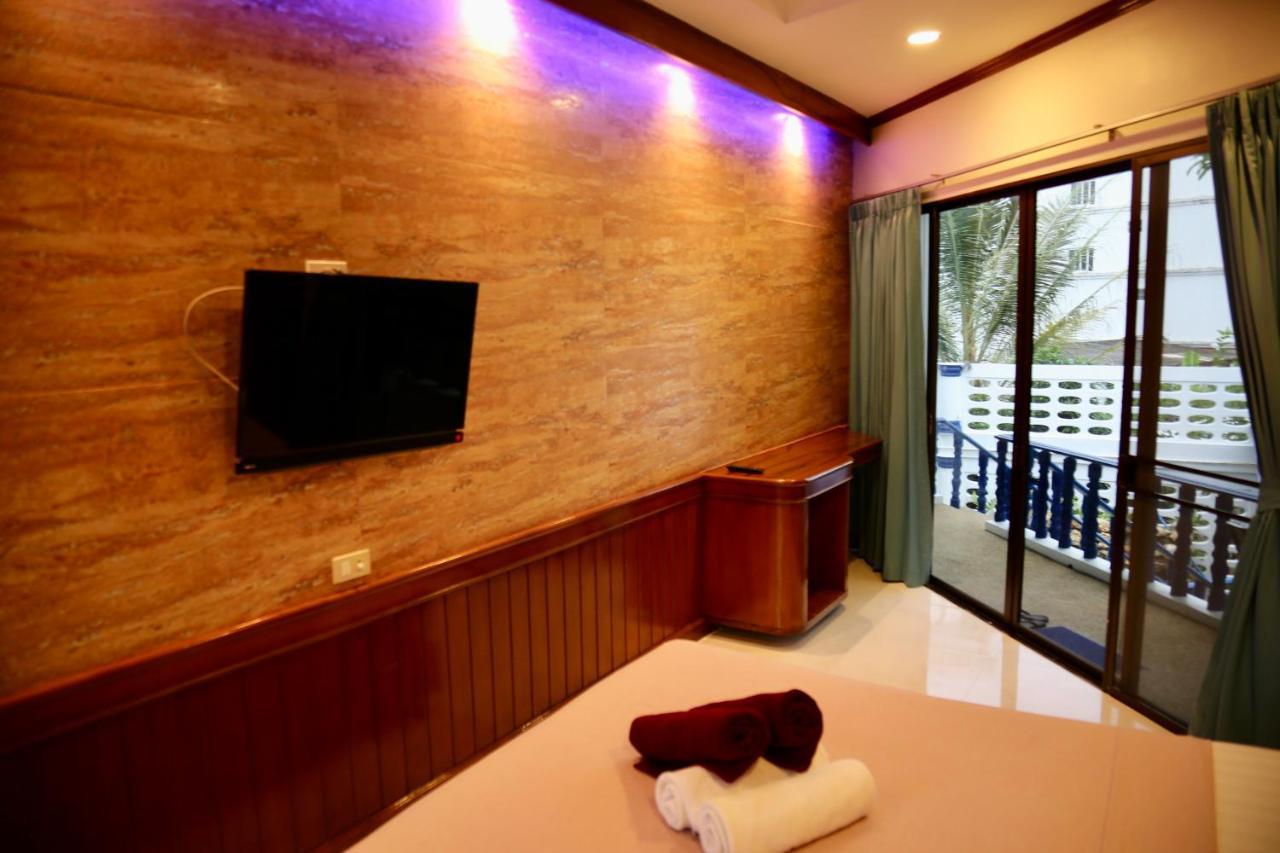 The Club Inn - Pantai Kamala Bagian luar foto