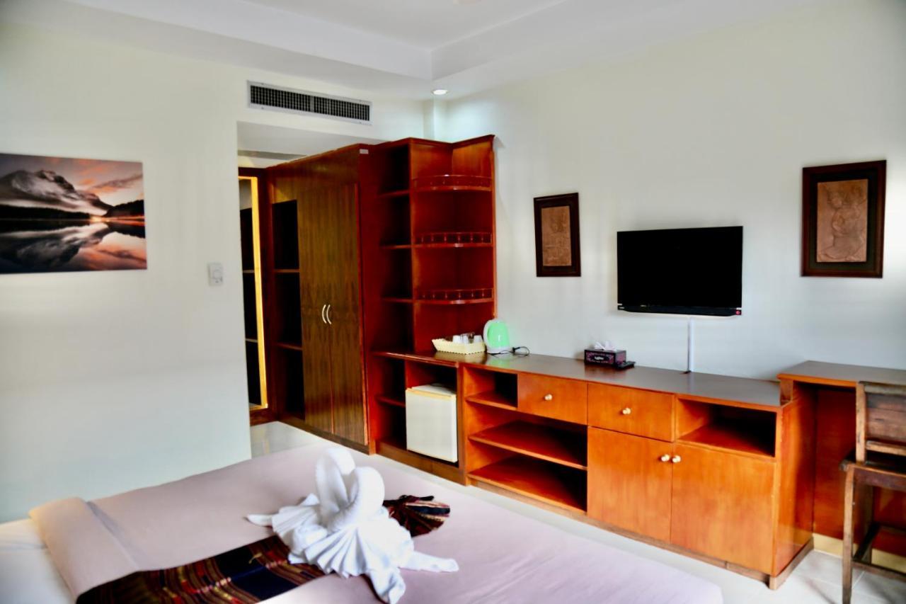 The Club Inn - Pantai Kamala Bagian luar foto