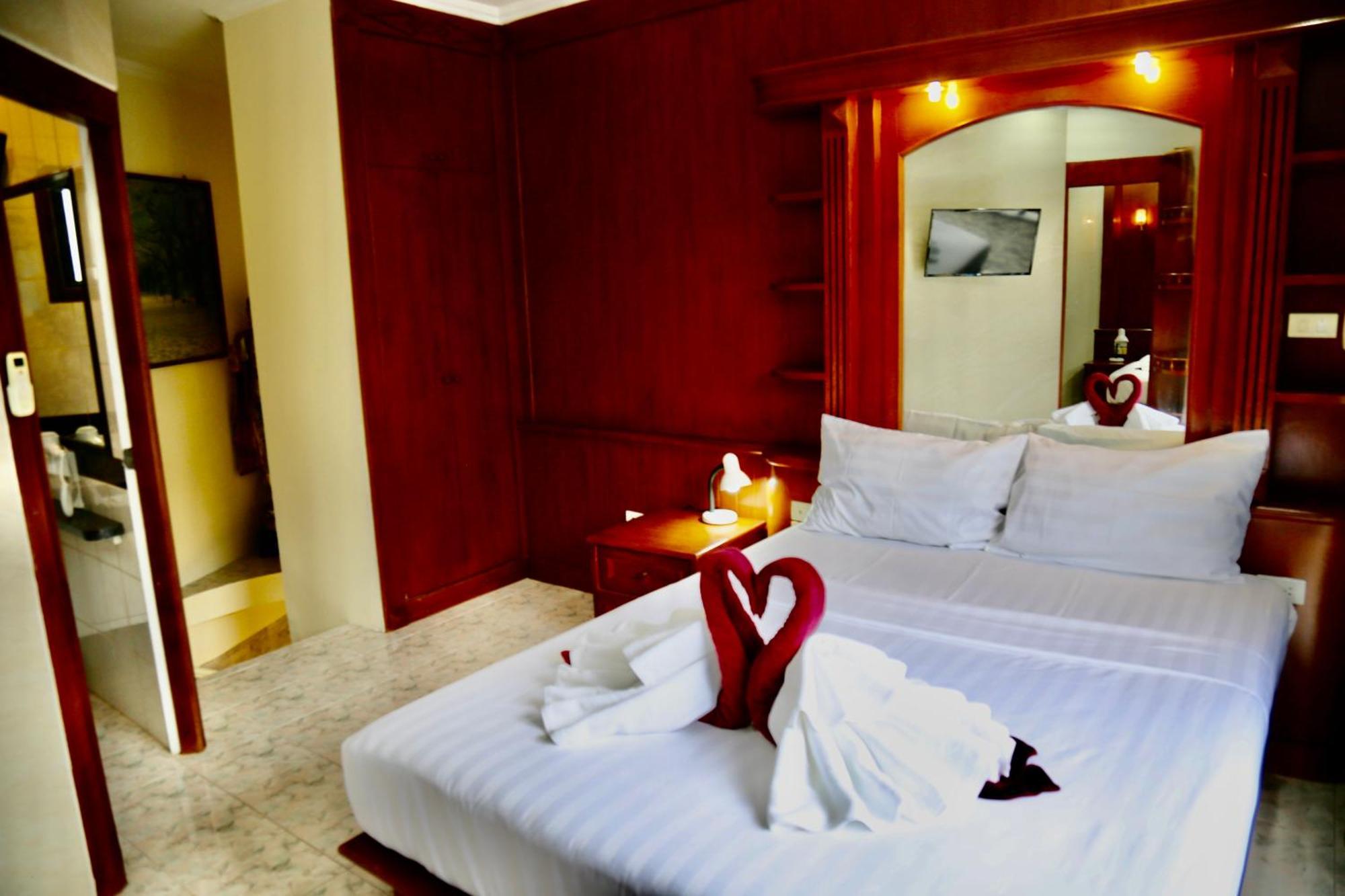 The Club Inn - Pantai Kamala Bagian luar foto